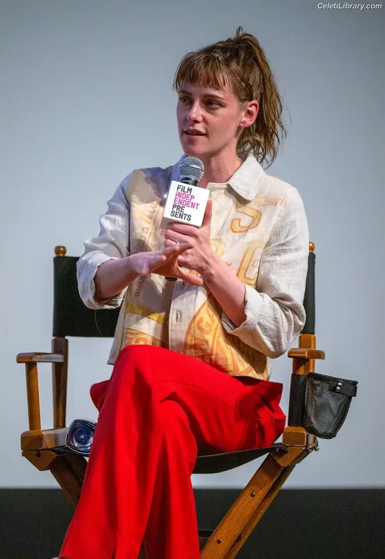 Kristen Stewart photo 17 of 1358