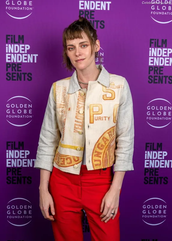 Kristen Stewart photo 24 of 1358