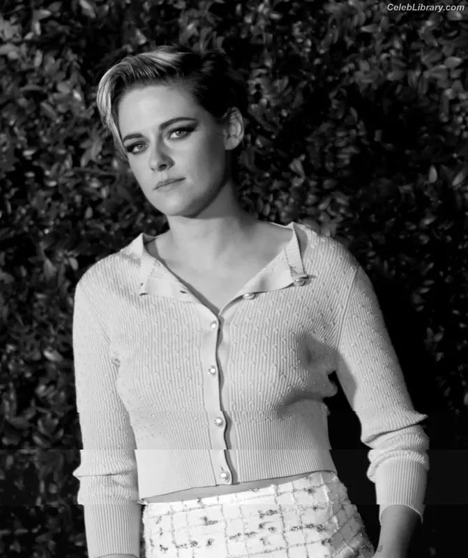 Kristen Stewart photo 7 of 1358