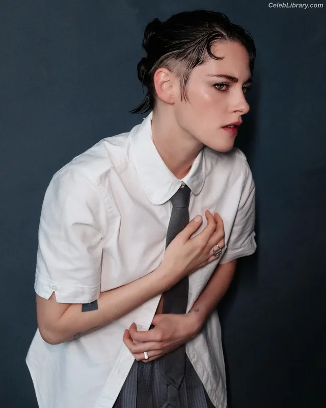 Kristen Stewart photo 11 of 1358