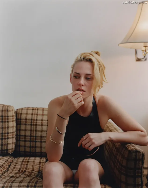 Kristen Stewart photo 21 of 1358