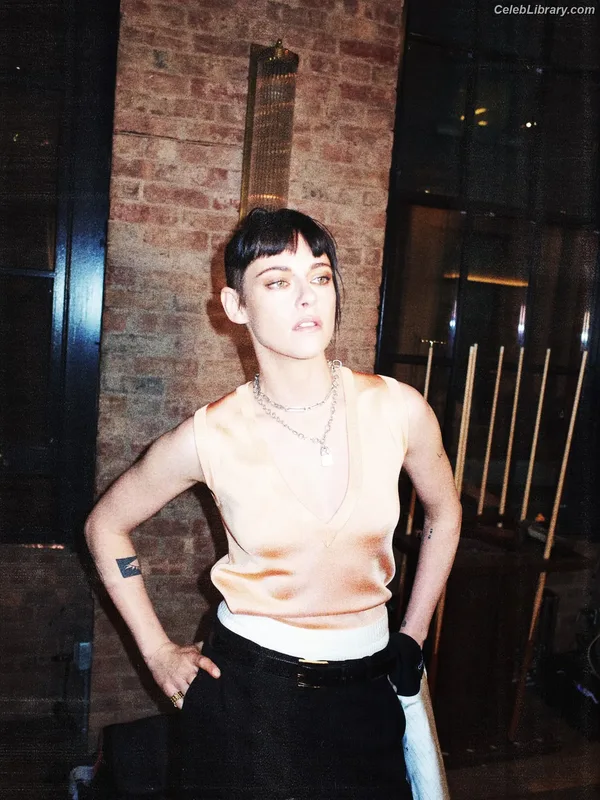 Kristen Stewart photo 4 of 1358