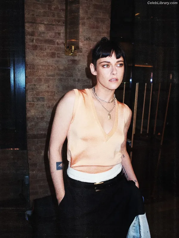 Kristen Stewart photo 6 of 1358