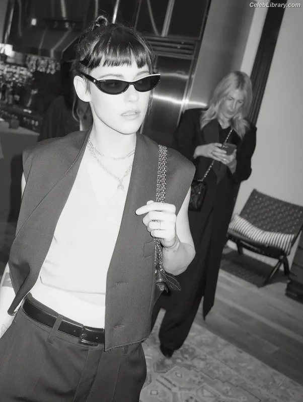 Kristen Stewart photo 9 of 1358