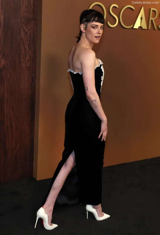 Kristen Stewart photo 12 of 1358