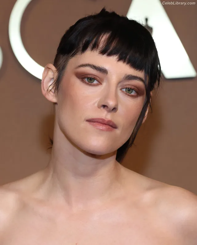 Kristen Stewart photo 14 of 1358