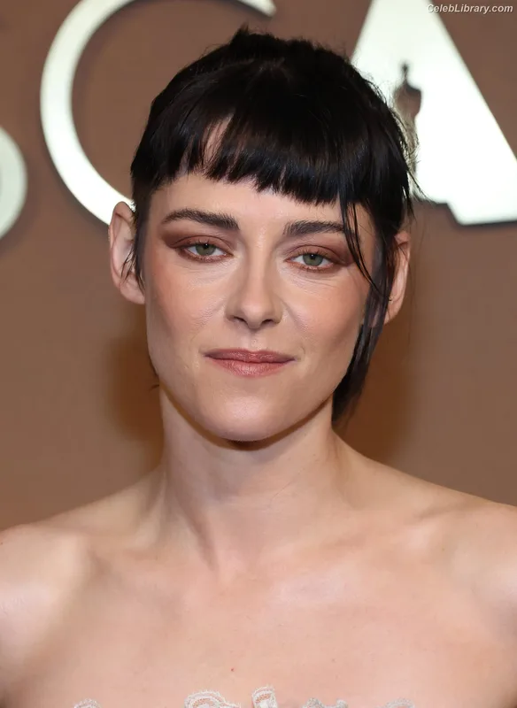 Kristen Stewart photo 15 of 1358