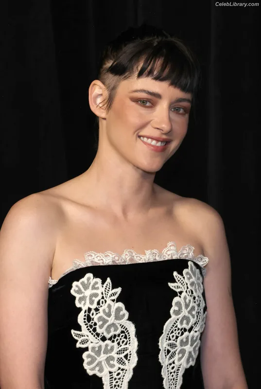 Kristen Stewart photo 18 of 1358