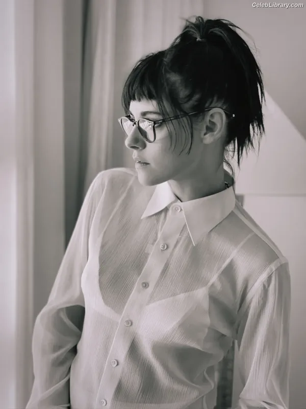 Kristen Stewart photo 10 of 1358