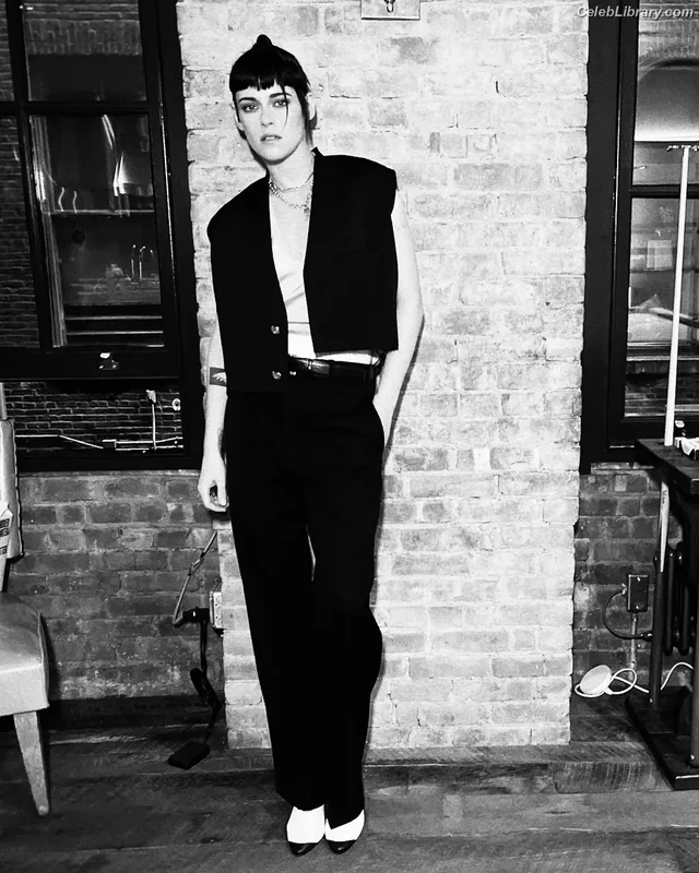 Kristen Stewart photo 19 of 1358