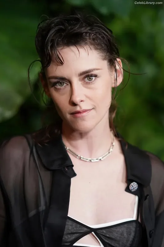 Kristen Stewart photo 22 of 1358