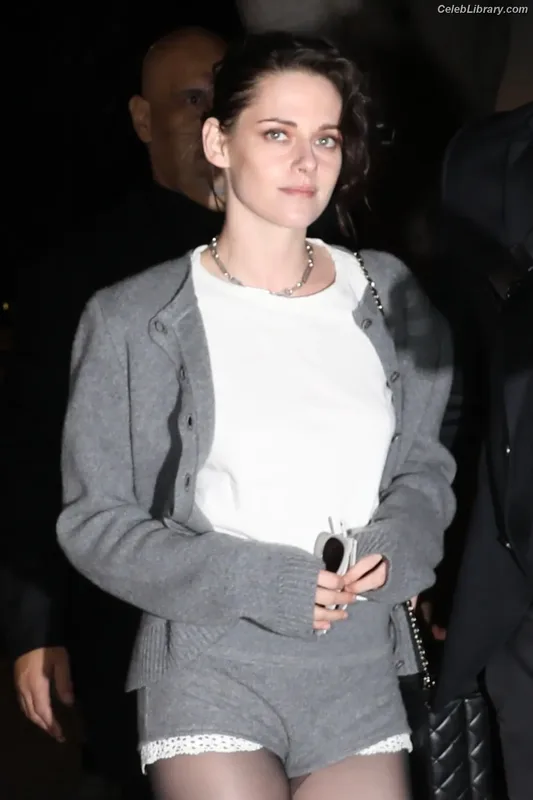 Kristen Stewart photo 9 of 1358