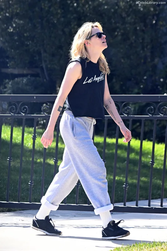 Kristen Stewart photo 16 of 1358