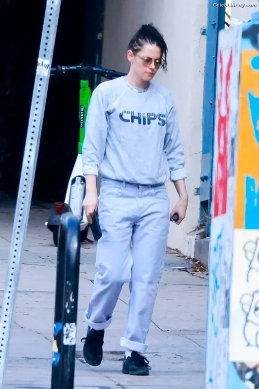 Kristen Stewart photo 6 of 1358