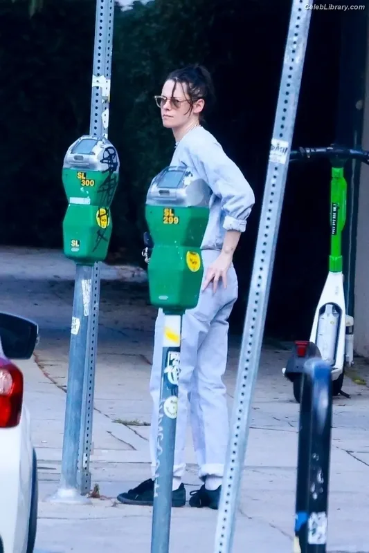 Kristen Stewart photo 11 of 1358