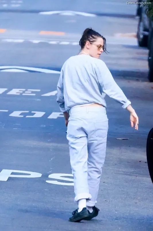 Kristen Stewart photo 14 of 1358