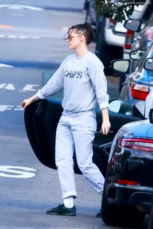 Kristen Stewart photo 19 of 1358