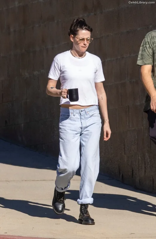 Kristen Stewart photo 2 of 1358