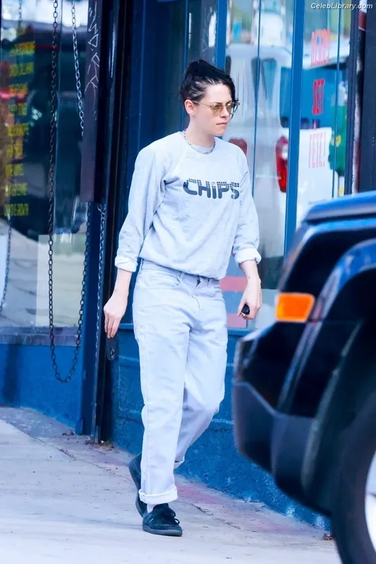 Kristen Stewart photo 4 of 1358