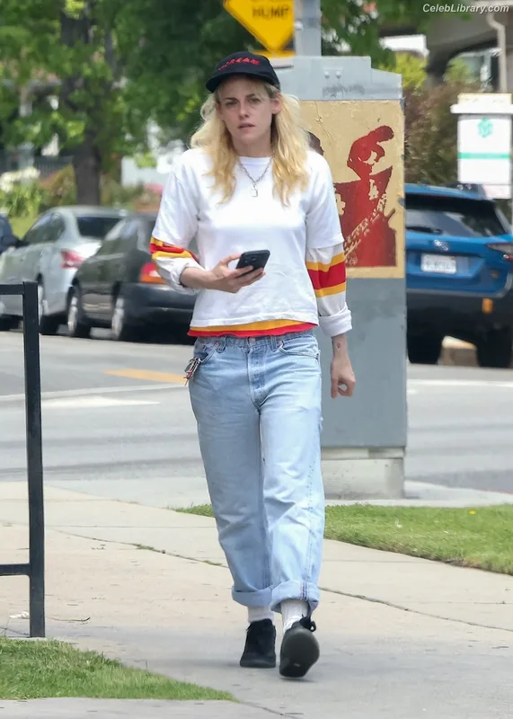 Kristen Stewart photo 6 of 1358