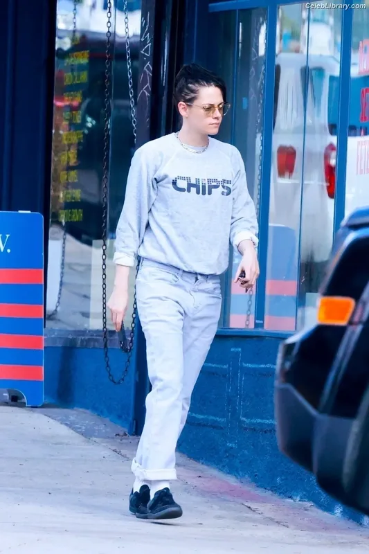 Kristen Stewart photo 7 of 1358