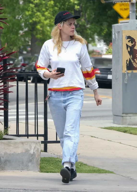 Kristen Stewart photo 9 of 1358