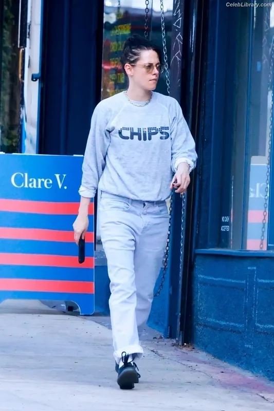 Kristen Stewart photo 10 of 1358