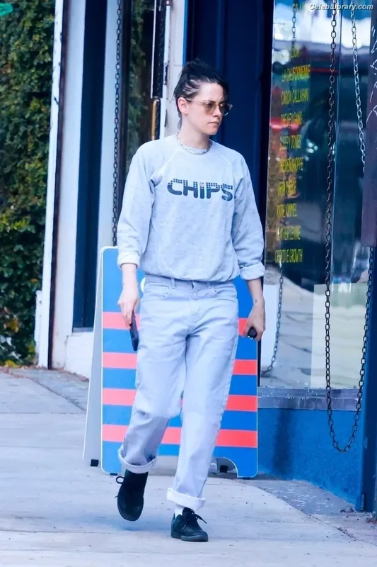 Kristen Stewart photo 12 of 1358