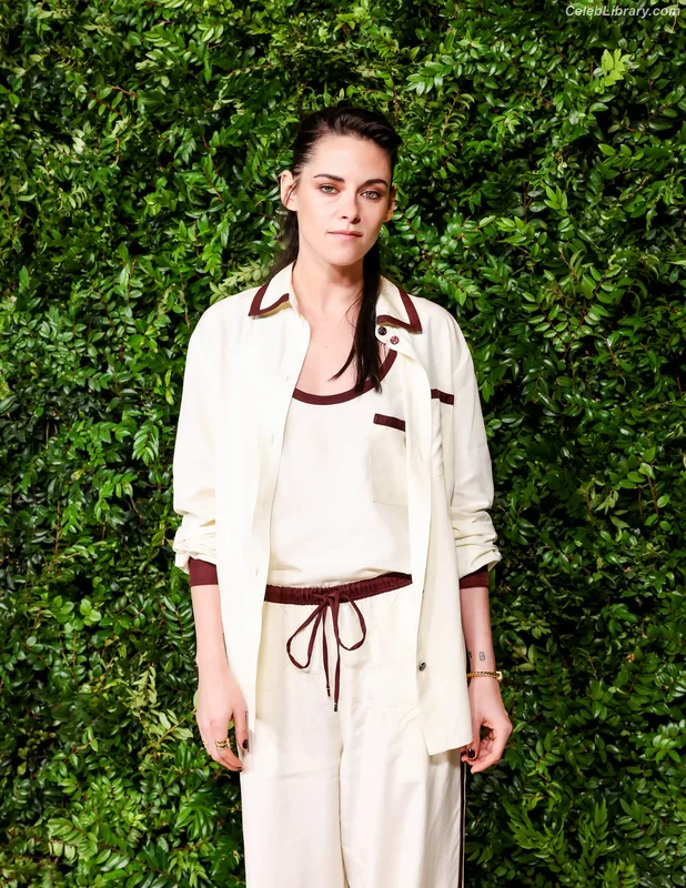 Kristen Stewart photo 17 of 1358