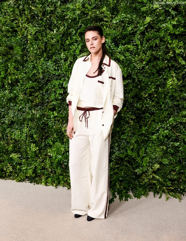 Kristen Stewart photo 18 of 1358