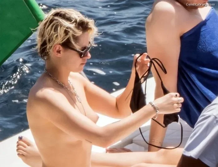 Kristen Stewart photo 21 of 1358