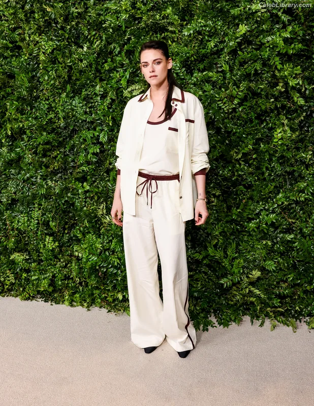 Kristen Stewart photo 22 of 1358