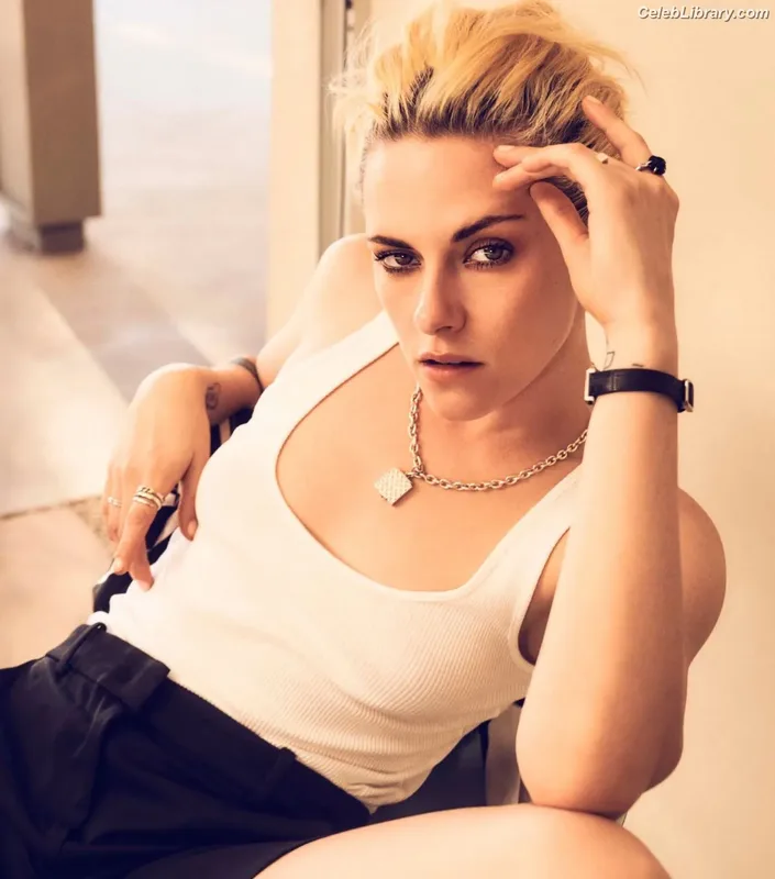 Kristen Stewart photo 6 of 1358