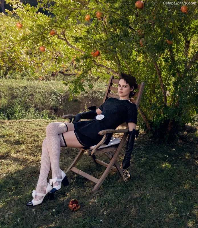 Kristen Stewart photo 7 of 1358