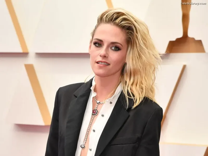 Kristen Stewart photo 16 of 1358