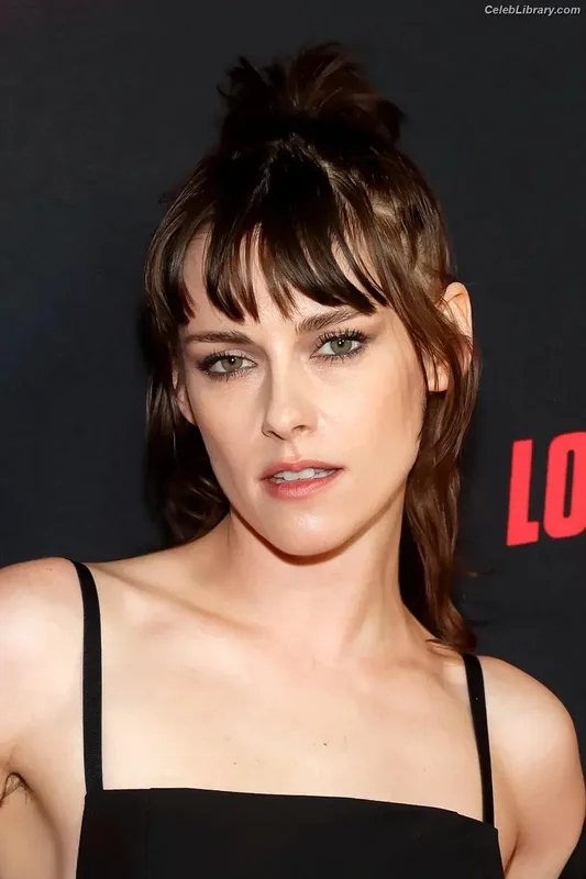 Kristen Stewart photo 3 of 1358
