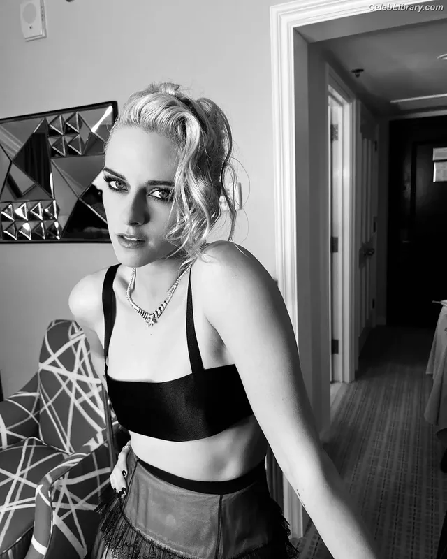 Kristen Stewart photo 13 of 1358
