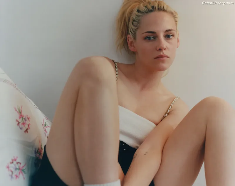 Kristen Stewart photo 16 of 1358