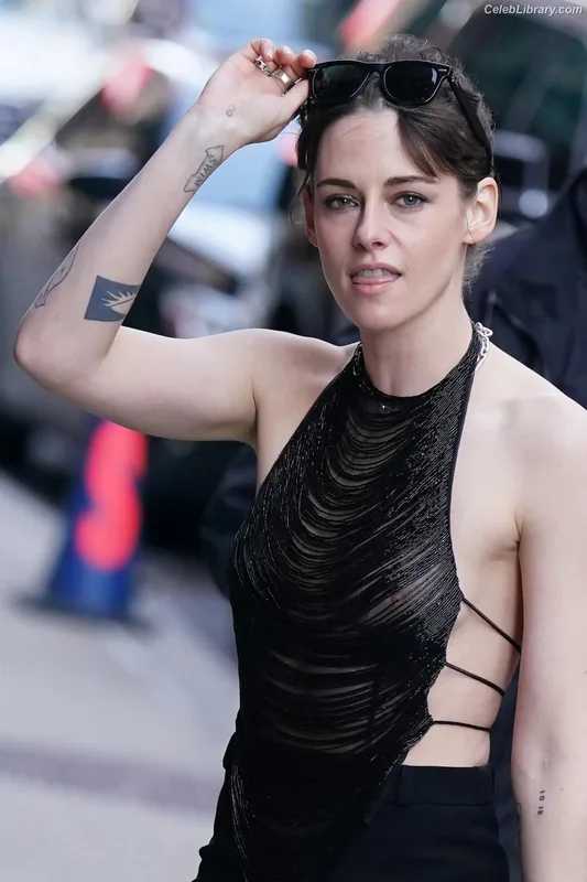 Kristen Stewart photo 24 of 1358