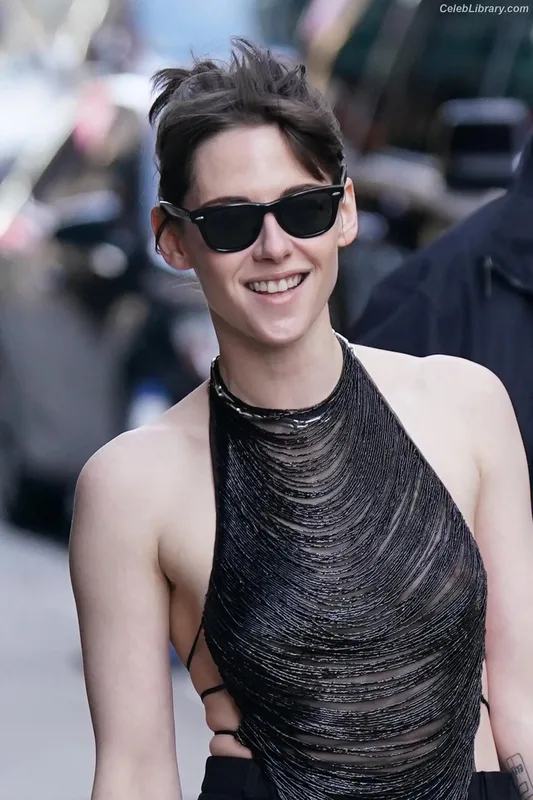 Kristen Stewart photo 1 of 1358