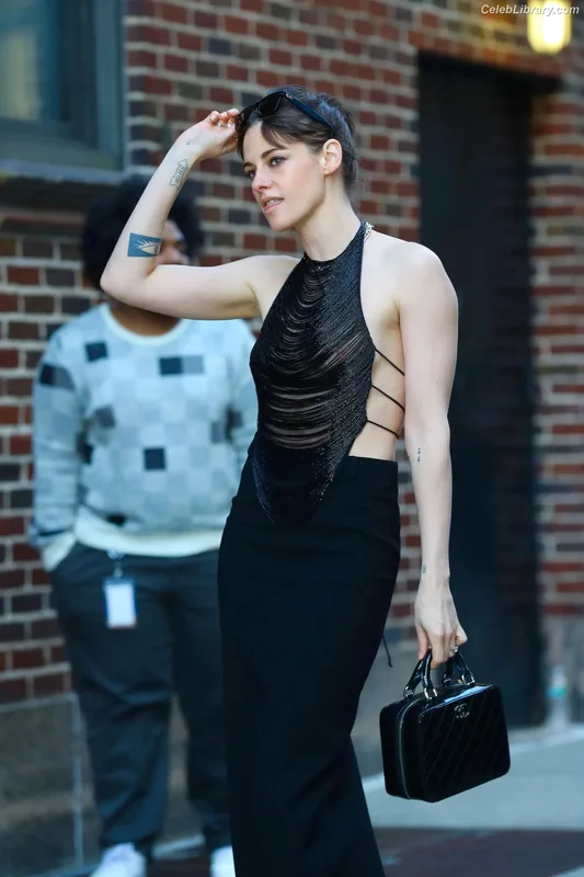 Kristen Stewart photo 2 of 1358