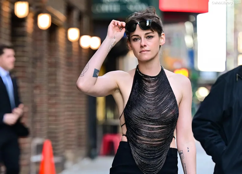Kristen Stewart photo 4 of 1358