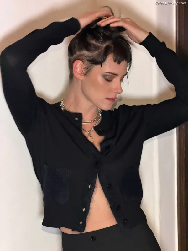 Kristen Stewart photo 11 of 1358