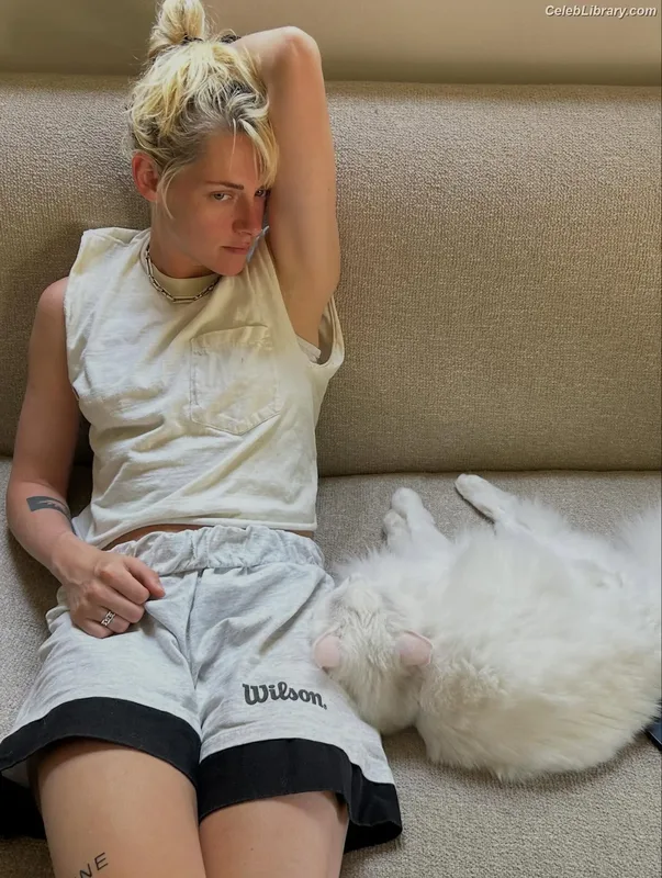 Kristen Stewart photo 19 of 1358