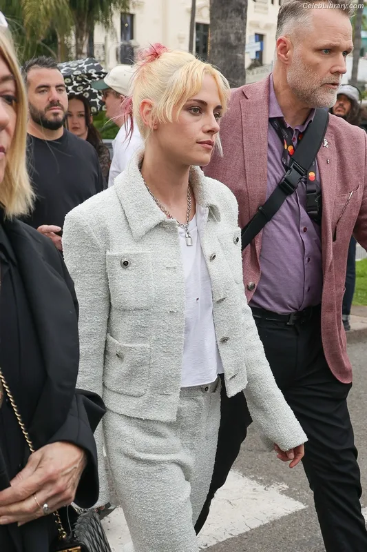 Kristen Stewart photo 2 of 1358
