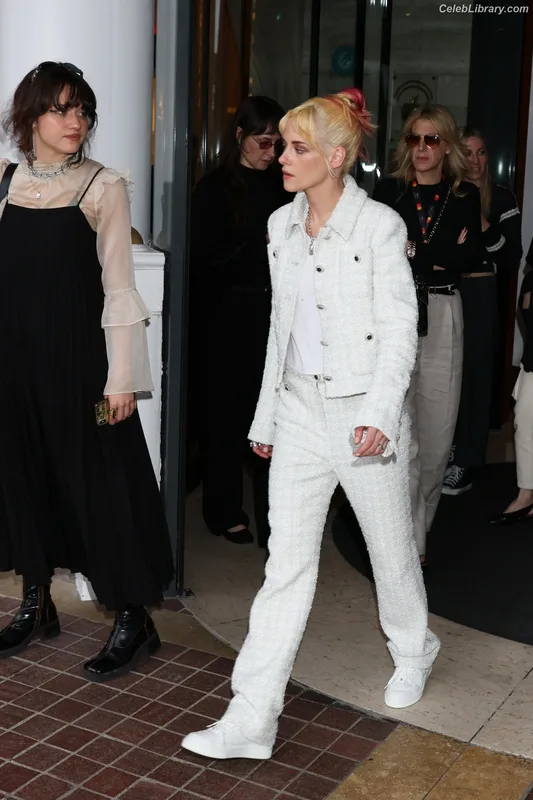 Kristen Stewart photo 4 of 1358