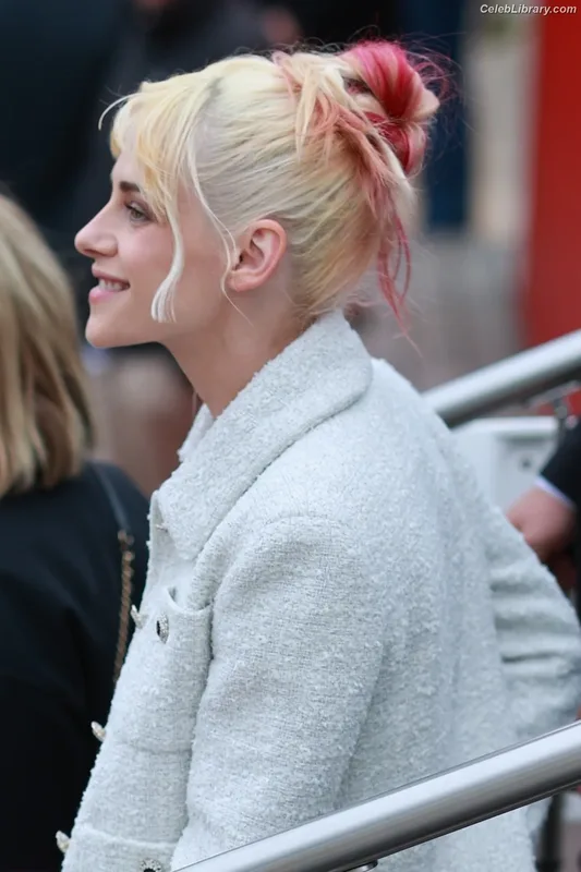 Kristen Stewart photo 5 of 1358