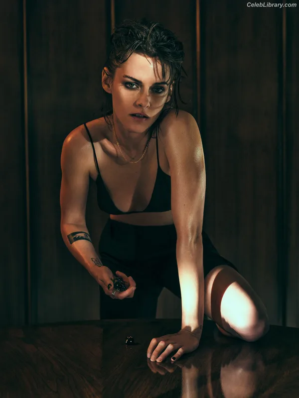 Kristen Stewart photo 7 of 1358