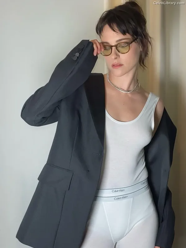 Kristen Stewart photo 17 of 1358