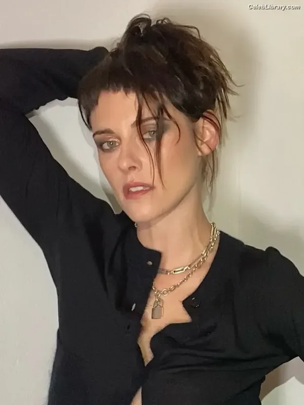 Kristen Stewart photo 21 of 1358